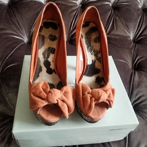 Peach Suede Platforms w/ crystal encrusted heels - Picture 4 of 4